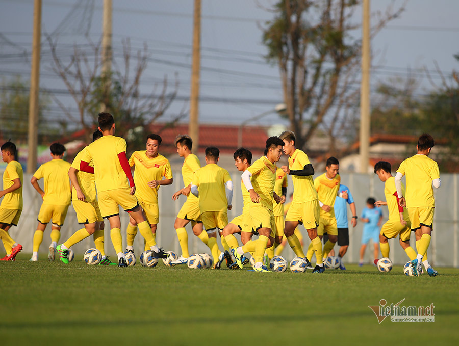 U23 Việt Nam luyện kỹ bài chống bóng bổng đấu U23 UAE