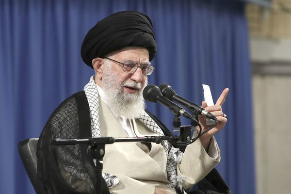 Tổng thống Iran thề đuổi hết quân Mỹ ra khỏi khu vực