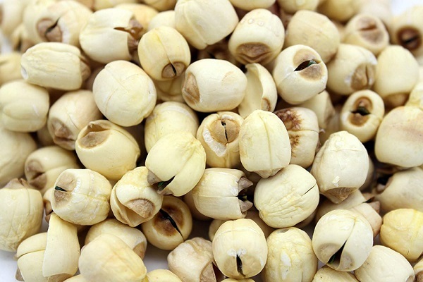 Dùng hạt sen chữa chứng khó nói ở nam giới