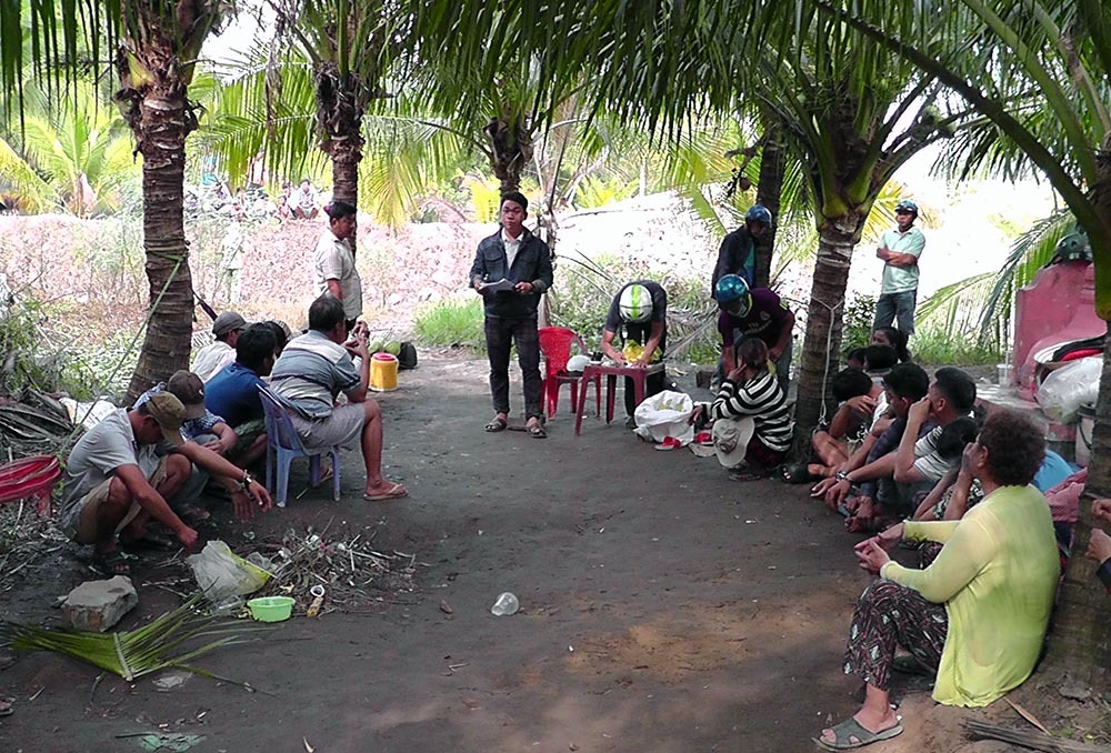 7 quý bà say sưa lắc tài xỉu trong sới bạc miền Tây