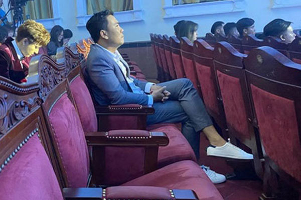 Sốc: Lễ trao giải Mai Vàng vẫn đang diễn ra mà nghệ sĩ đã bỏ về gần hết, ghế trống xuất hiện dày đặc