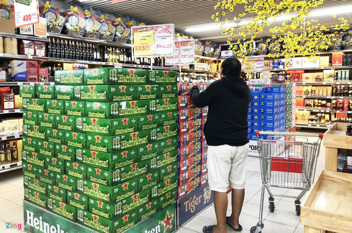Bất chấp quy định xử phạt nồng độ cồn, giá bia rục rịch tăng giáp Tết