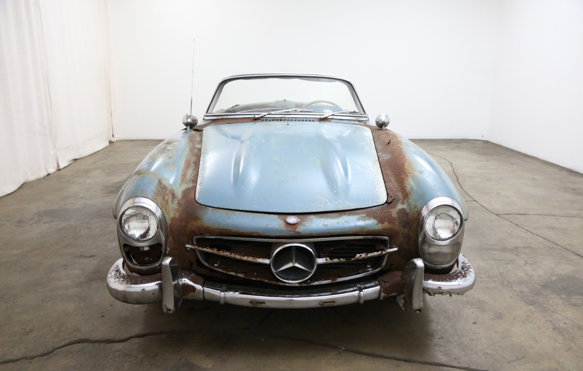 Xe cổ Mercedes-Benz 'đồng nát' giá gần 19 tỷ đồng