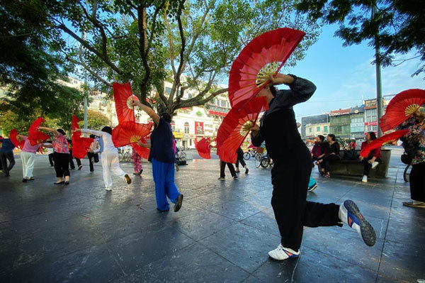 Photographer shows love for Hanoi