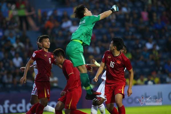U23 Việt Nam hoà U23 UAE: Bùi Tiến Dũng 'bay' trở lại!
