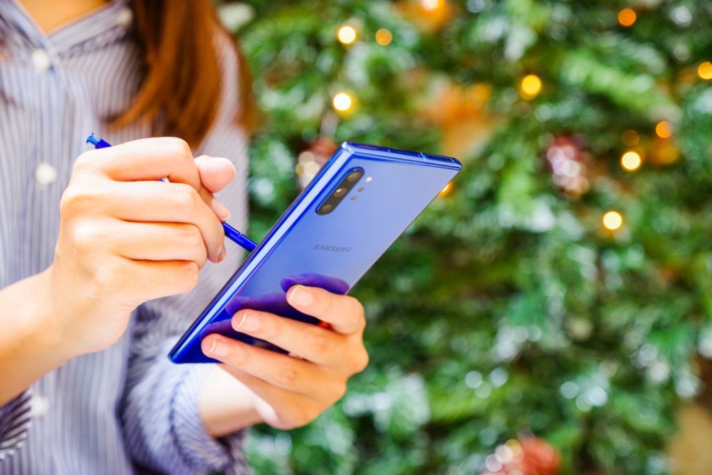 Nguồn gốc sắc xanh Aura trên Galaxy Note10+ mới