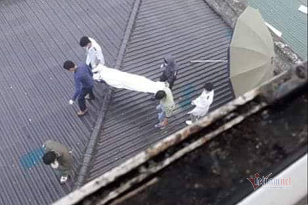 Rơi từ tầng 7 bệnh viện ở Nghệ An, người đàn ông tử vong trên mái nhà