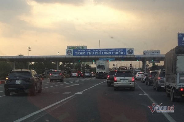 Cao tốc TPHCM - Long Thành không xả trạm dịp Tết, bán vé thủ công khi kẹt xe