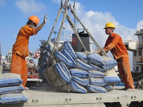 Vietnam gains record in cement exports