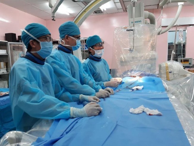 Bác sĩ Việt trình diễn tay nghề can thiệp tim trước chuyên gia quốc tế