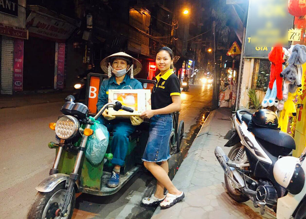 Người lao công canh đồ cho chủ cửa hàng khiến dân mạng đồng loạt cảm ơn