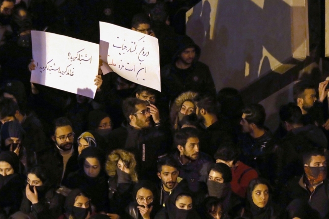 Nghe VietNamNet: Hàng nghìn người Iran xuống đường biểu tình sau vụ bắn rơi máy bay
