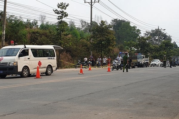 2 mẹ con chết thảm dưới gầm xe bồn ở Bình Dương