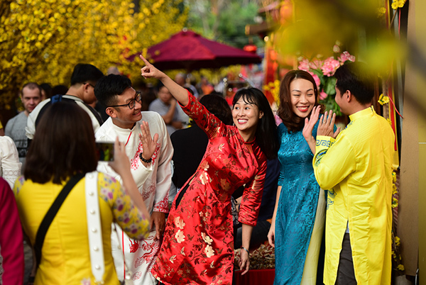 Con đường hoa mai rực rỡ sắc xuân ở Sài Gòn