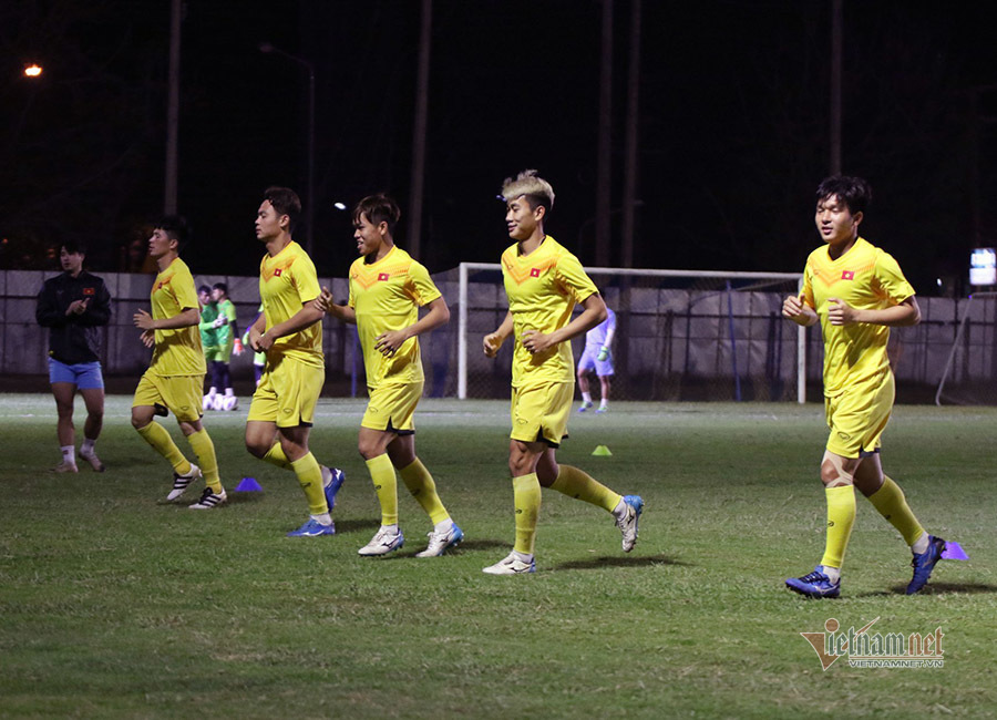 HLV Park Hang Seo 'chỉnh' Quang Hải trước khi đấu Jordan