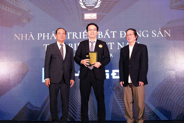 Ấn tượng đầu 2020: Khang Điền nhận 2 giải thưởng uy tín
