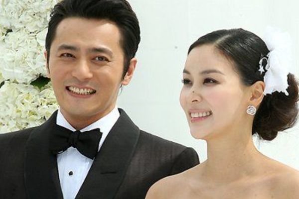 Động thái của vợ Jang Dong Gun khi chồng vướng phải bê bối tình dục