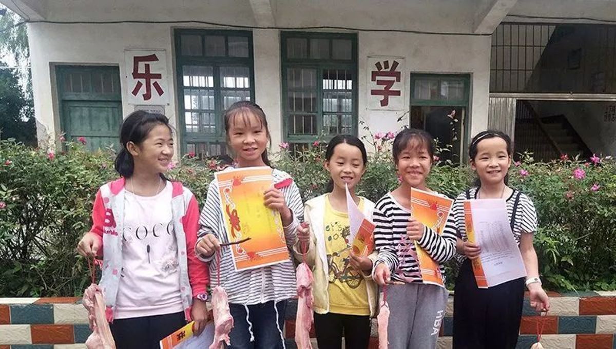 Trung Quốc thưởng thịt lợn cho học sinh giỏi