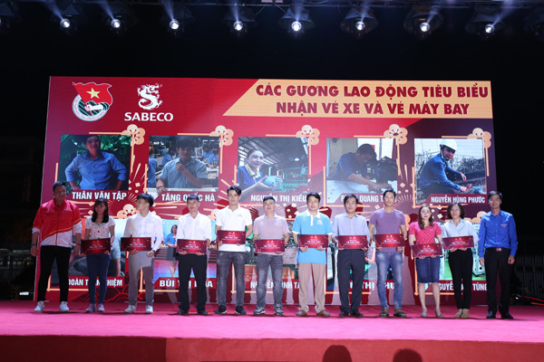 Về Nhà Ăn Tết 2020 mang Xuân sớm đến cho người lao động