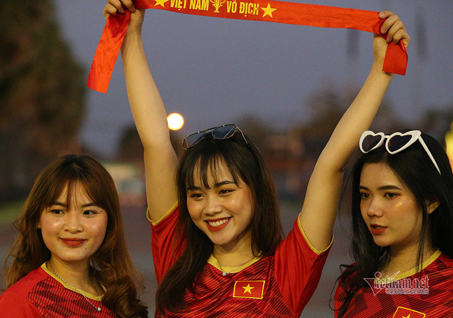 CĐV Việt Nam có nguy cơ bị cấm vào sân tại Thái Lan