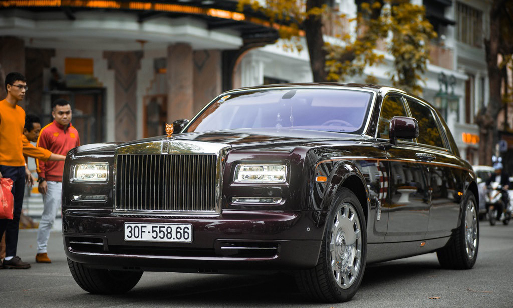 3 năm cập cảng VN, siêu xe Rolls-Royce Phantom độc nhất mới ra biển số