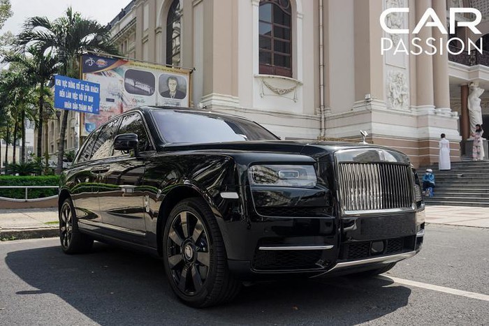 The RollsRoyce Ghost A magic carpet ride that costs as much as a house   Ars Technica