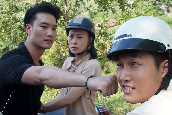 'Cô gái nhà người ta' tập 1, Đình Tú bị đánh tơi bời vì Phương Oanh