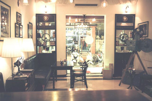 Western delicacies served in charming space