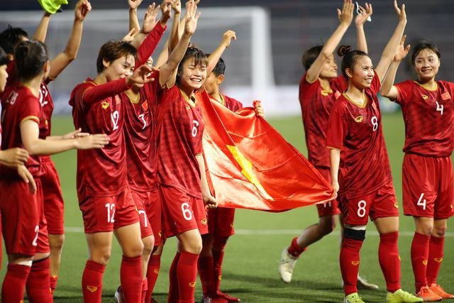 Women's football team refuse awards