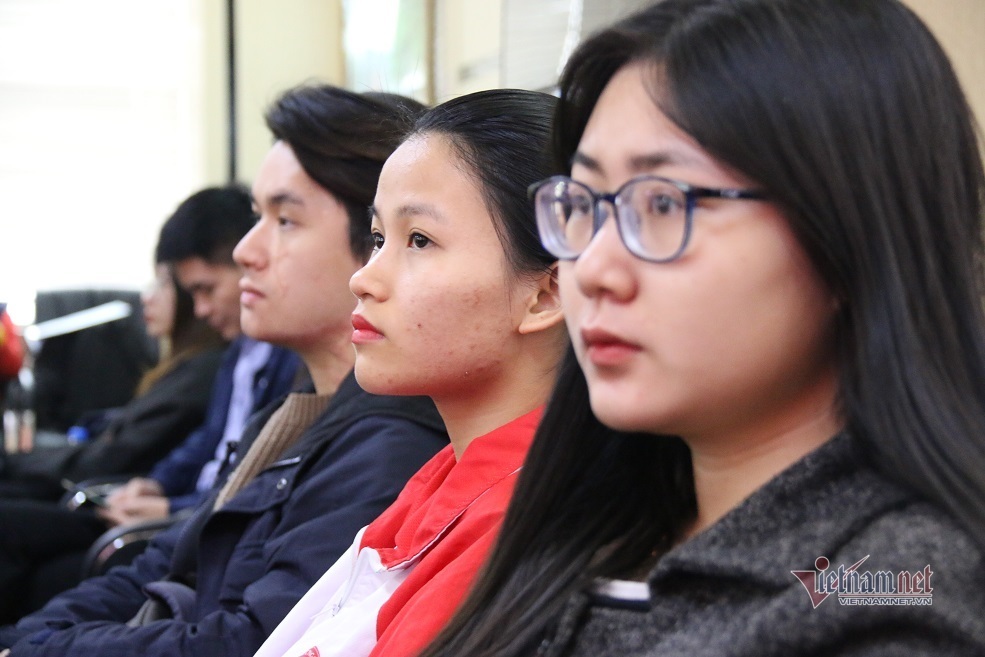 Trường ĐH Ngoại thương trao 222 suất học bổng cho sinh viên khó khăn về đón Tết