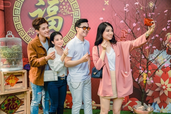 Tết này, chụp ảnh xóa phông ảo diệu không cần điện thoại đắt tiền
