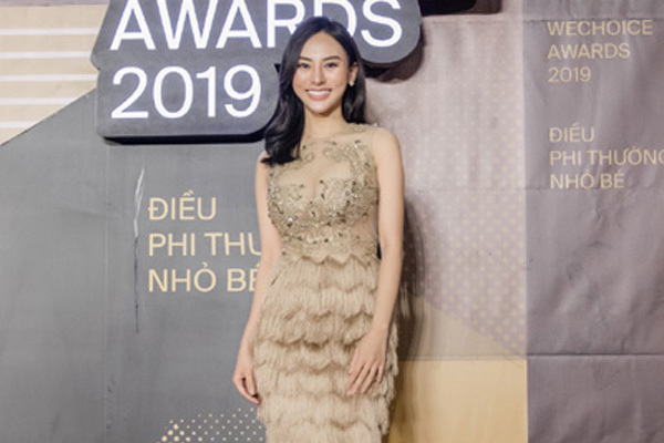 Hoa hậu Thu Hoàng yêu kiều trên thảm đỏ Wechoice Award 2019