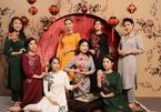 Lã Thanh Huyền cùng hội chị em nổi tiếng mặc áo dài chụp ảnh Tết