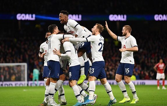 Tottenham chật vật vào vòng 4 FA Cup