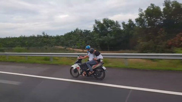 Google Maps leads motorbike drivers down banned expressway
