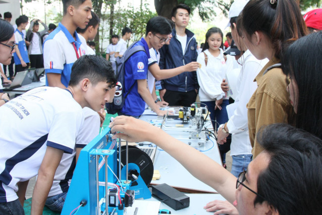 Vietnam’s schools begin using AI in teaching