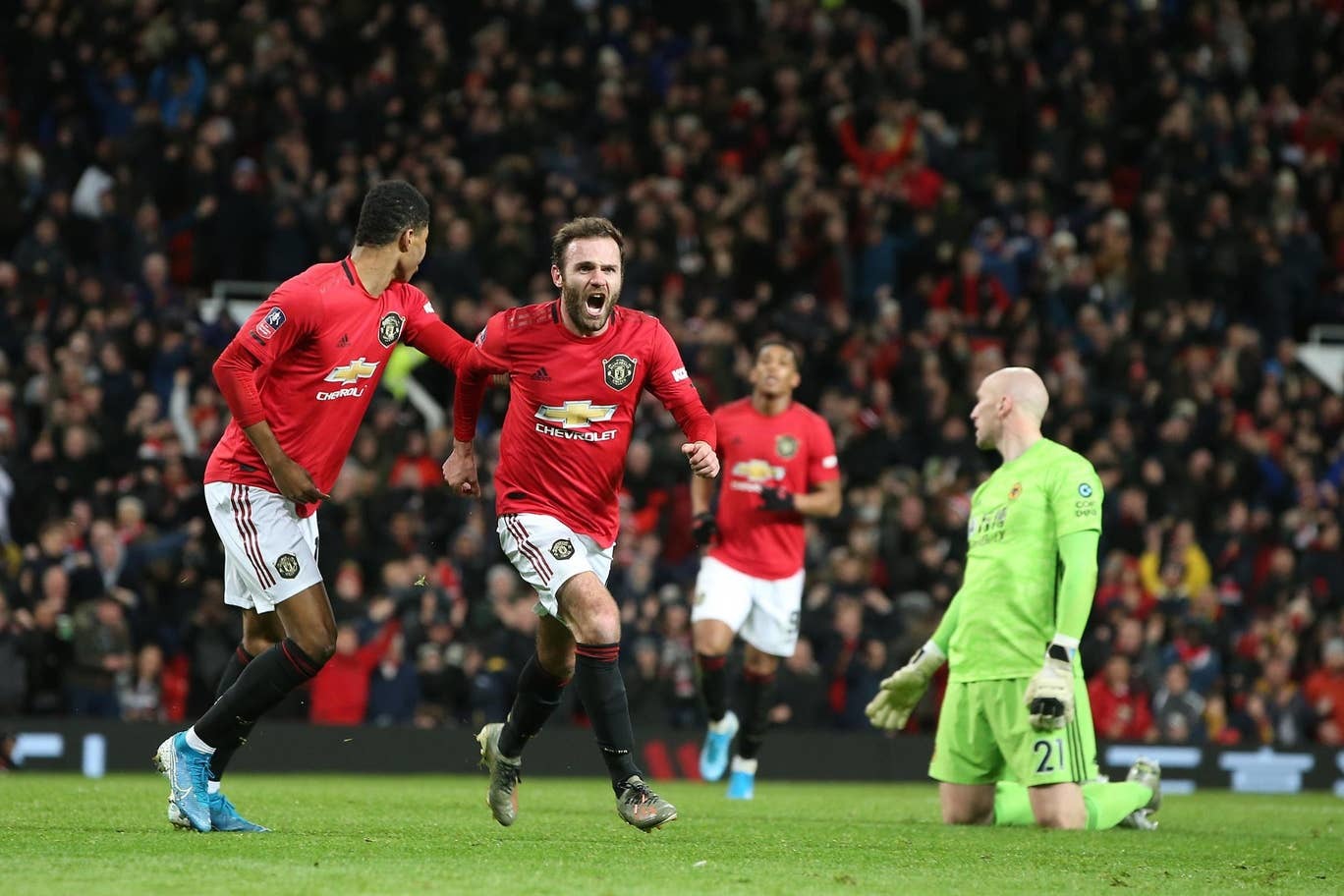 Juan Mata tỏa sáng, MU đả bại Wolves ở FA Cup