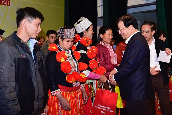 Tổ chức Tết Canh Tý vui vẻ, đầm ấm, mọi nhà đều có Tết