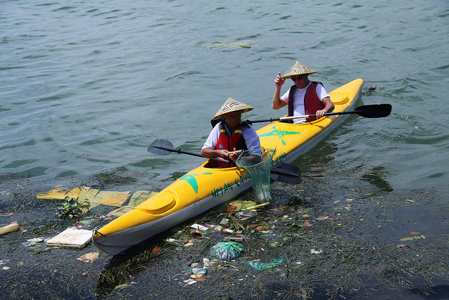 Studying river plastic waste: the early steps