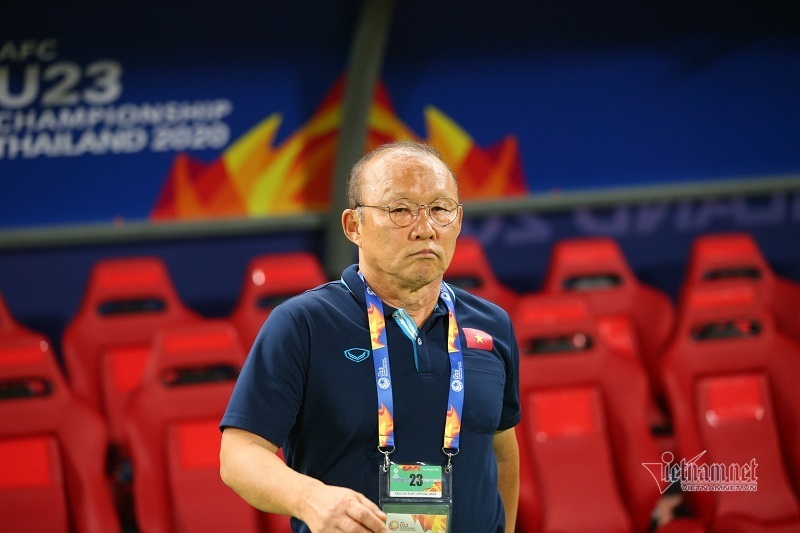 V-League trở lại, ông Park thon thót lo xa
