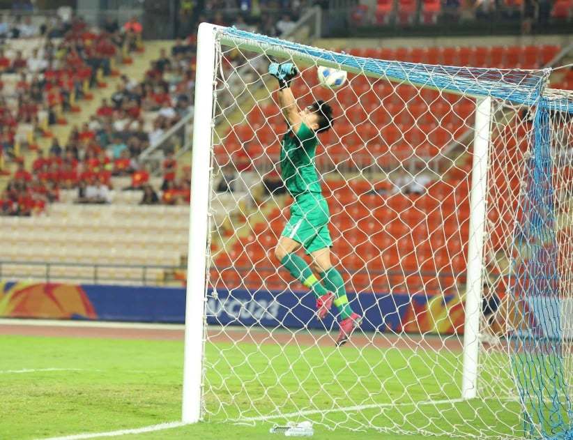 Bùi Tiến Dũng mắc lỗi khiến U23 Việt Nam thủng lưới
