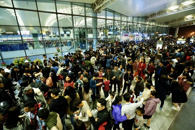 Noi Bai Airport urges passengers to arrive early to avoid overcrowding