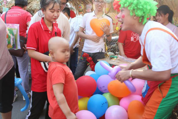 Hospitals create a joyous Tet for patients