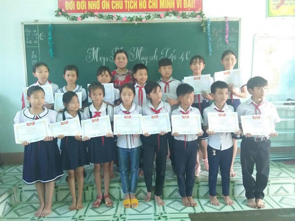 Muong teacher goes extra mile for students