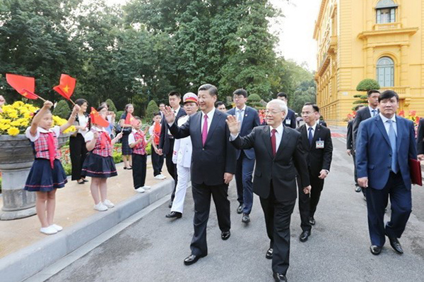 Lãnh đạo Việt-Trung gửi điện mừng kỷ niệm 70 năm quan hệ ngoại giao