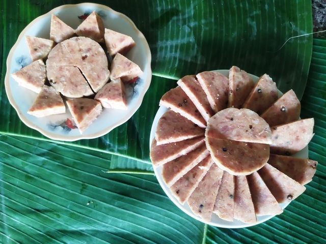 Kỳ lạ giò lụa toàn bột vẫn 'cháy' hàng dịp Tết