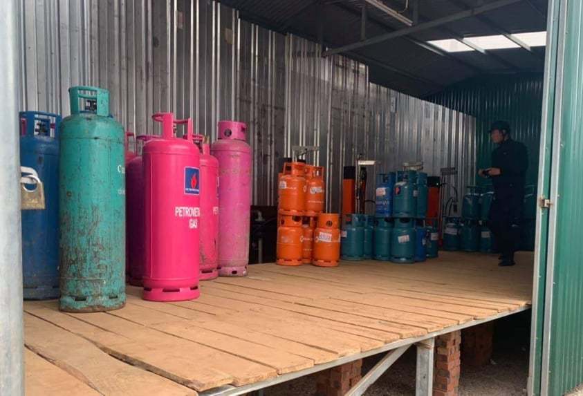 Đột kích cơ sở có dấu hiệu sang chiết gas trái phép tại Hải Phòng