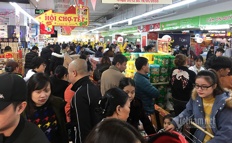 Thứ 7 cuối cùng năm Kỷ Hợi, dân ùn ùn sắm Tết, siêu thị nghẹt thở