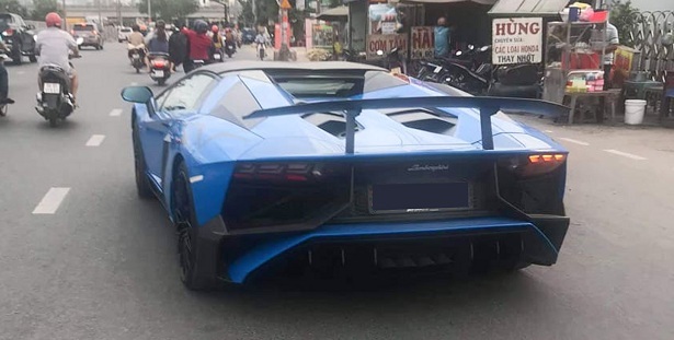 Lamborghini Aventador đắt đỏ liên tục về nước phục vụ đại gia năm 2019