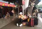 Máy bay ‘tắc đường’, trăm khách vạ vật ở Tân Sơn Nhất
